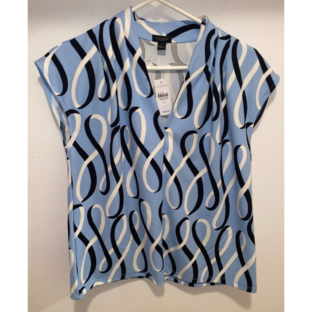 Ann Taylor Short Sleeve Light Blue Blouse Top Women's sz S Geo NWT career V-neck